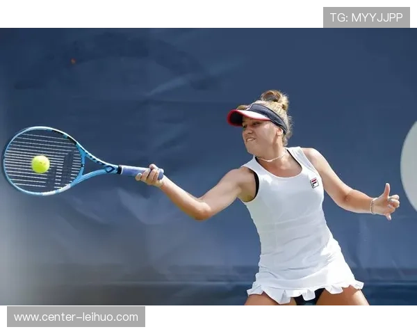 网球界最新动态：顶尖选手赛场争锋精彩瞬现