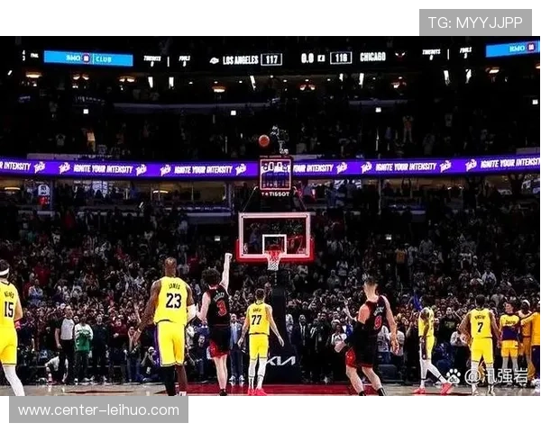 詹姆斯关键时刻带队逆转湖人再现巅峰状态震惊球迷